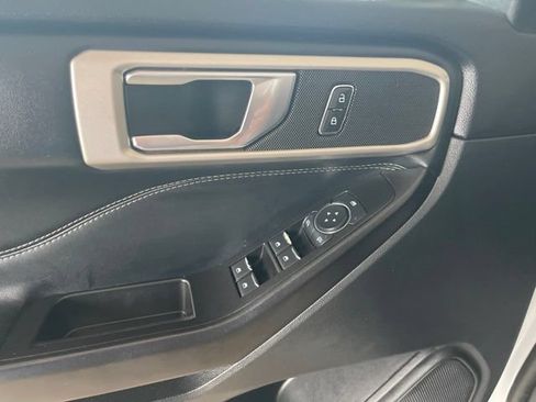 Used 2020 Ford Explorer XLT w/ Equipment Group 202A AWD/4WD image 17