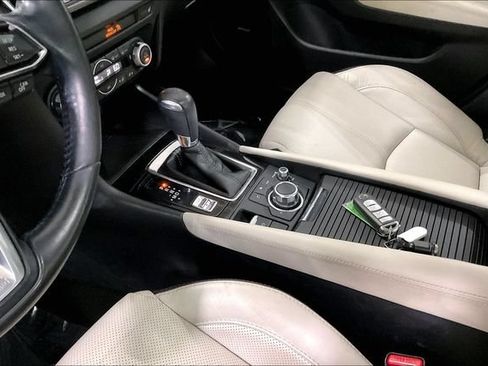 Used 2018 MAZDA MAZDA3 Grand Touring w/ Premium Equipment Package FWD image 15