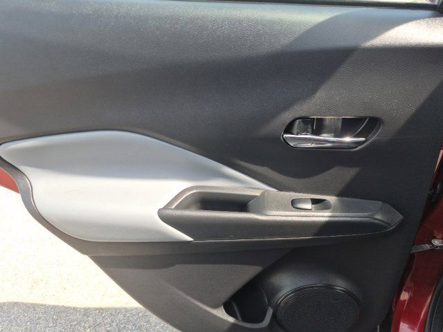 Used 2023 Nissan Kicks SR w/ SR Premium Package FWD image 12