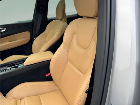 Used 2022 Volvo XC60 B5 Inscription FWD image 20