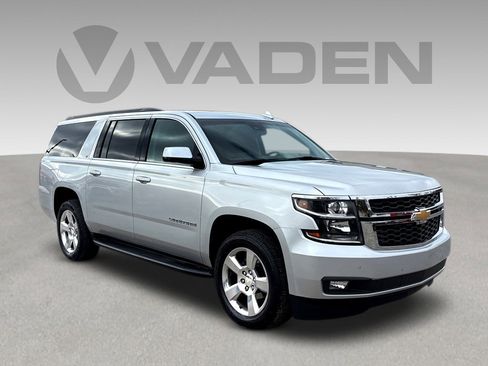 Used 2019 Chevrolet Suburban LT image 1