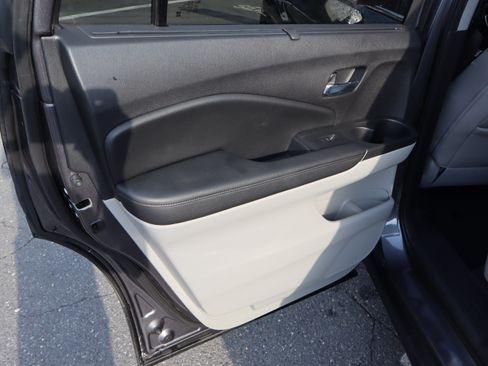 Used 2019 Honda Pilot Touring image 32