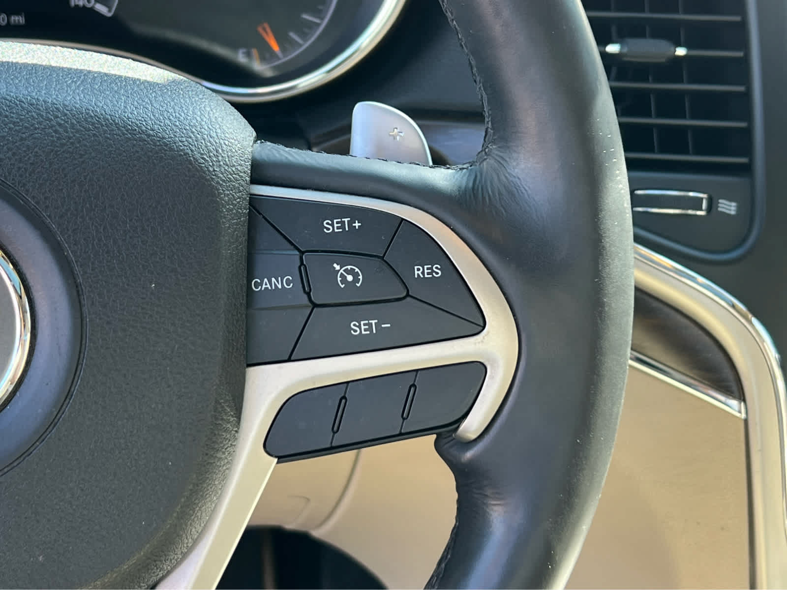 Used 2015 Jeep Grand Cherokee Limited AWD/4WD image 37
