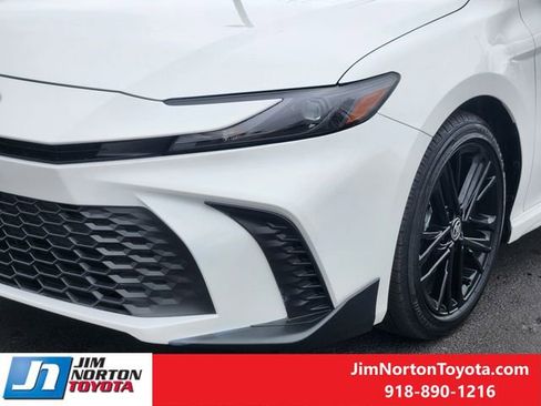 Used 2025 Toyota Camry SE w/ Multimedia Upgrade Package image 11