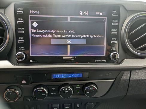 Used 2022 Toyota Tacoma TRD Off-Road image 18