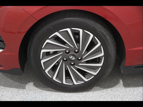 Certified 2024 Hyundai Sonata SEL FWD image 23