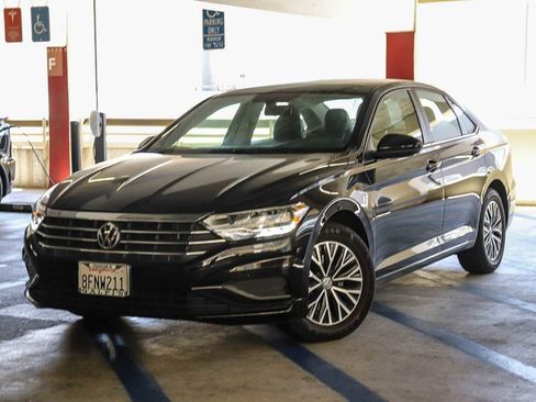 Used 2019 Volkswagen Jetta SE FWD image 1