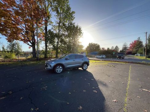 Used 2025 Buick Encore GX Preferred image 16