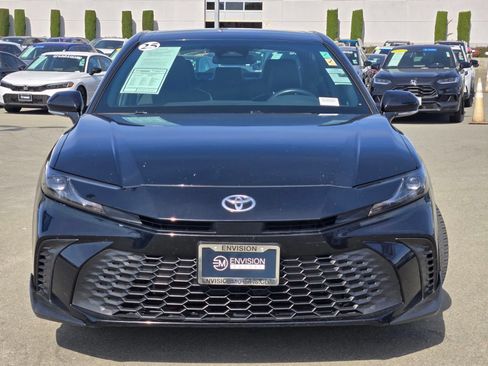 Used 2025 Toyota Camry SE FWD image 2