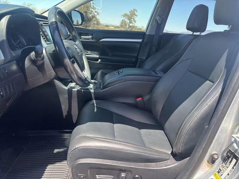 Used 2019 Toyota Highlander XLE AWD/4WD image 10