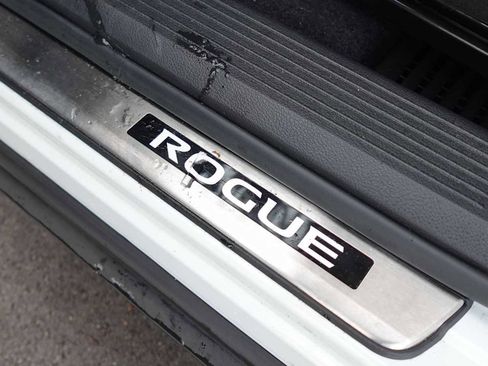 Used 2021 Nissan Rogue Platinum image 29