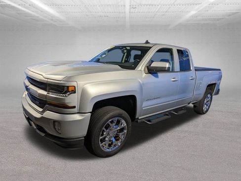 Used 2018 Chevrolet Silverado 1500 LT w/ All Star Edition AWD/4WD image 9