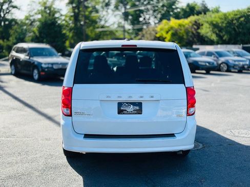 Used 2017 Dodge Grand Caravan SE w/ UConnect Hands-Free Group FWD image 6
