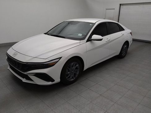 Used 2024 Hyundai Elantra SEL FWD image 2