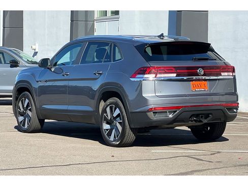 Used 2024 Volkswagen Atlas Cross Sport SE image 8
