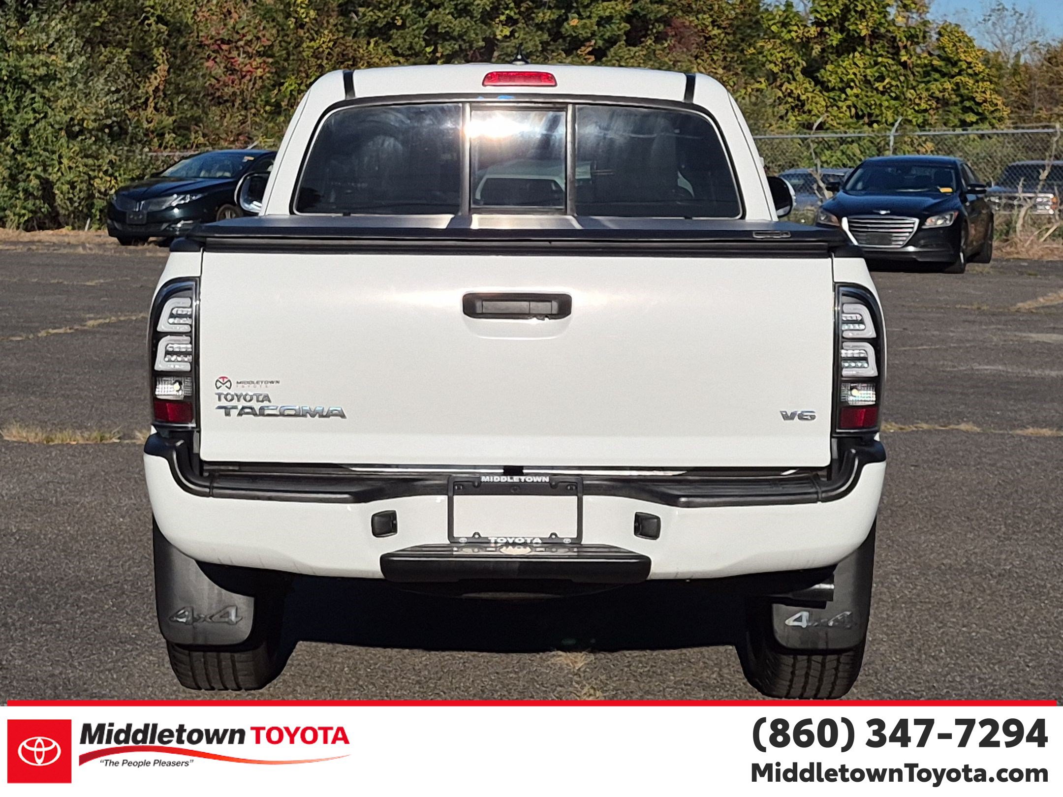 Used 2015 Toyota Tacoma 4x4 Access Cab V6 w/ TRD Sport Package image 4