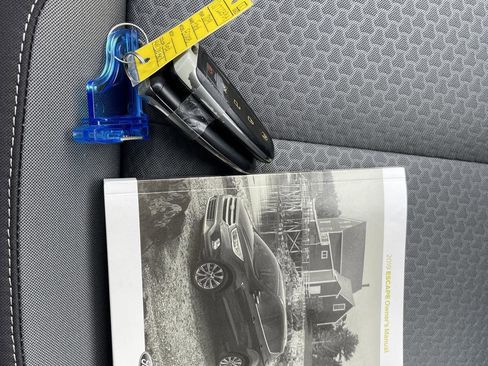 Used 2019 Ford Escape SE image 6