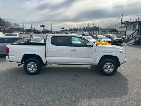 Used 2022 Toyota Tacoma SR image 8