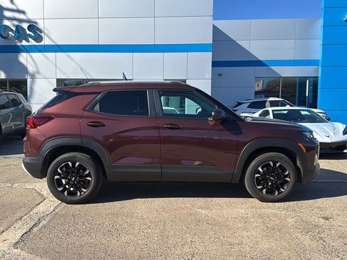 Used 2022 Chevrolet TrailBlazer LT w/ Convenience Package image 8