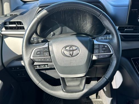 Used 2023 Toyota Sienna XLE image 20