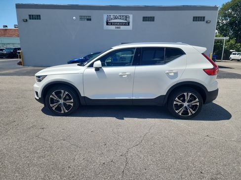 Used 2020 Volvo XC40 T4 Inscription w/ Protection Package Premier FWD image 2