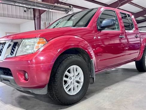 Used 2017 Nissan Frontier SV w/ SV Value Truck Package RWD image 7