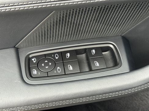 Used 2025 Porsche Taycan 4S image 13