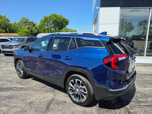 Used 2023 GMC Terrain SLT w/ Tech Package FWD image 7