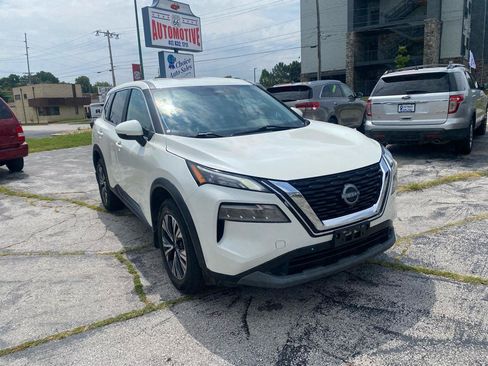 Used 2023 Nissan Rogue SV FWD image 2