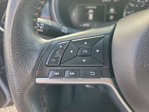 Used 2022 Nissan Kicks SR w/ Interior Electronics Package FWD image 19