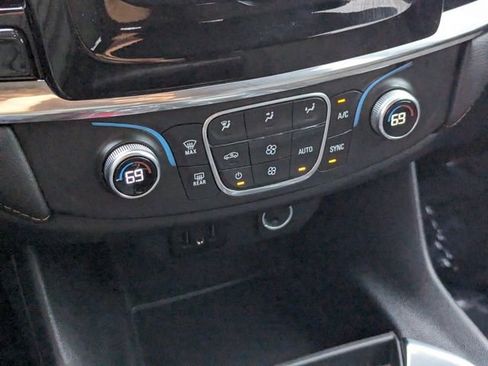 Used 2019 Chevrolet Traverse LT image 23