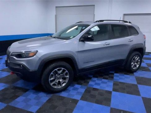 Used 2022 Jeep Cherokee Trailhawk image 4