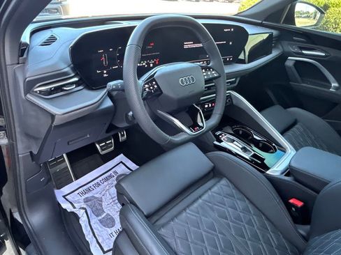 Used 2025 Audi SQ5 Premium Plus w/ Premium Plus Package image 19