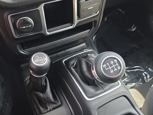 Used 2024 Jeep Wrangler Sport AWD/4WD image 27