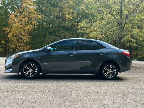 Used 2017 Toyota Corolla LE w/ LE Premium Package w/Moonroof FWD image 5