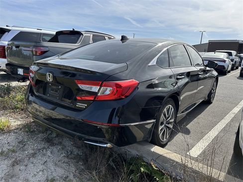 Used 2018 Honda Accord Touring image 7