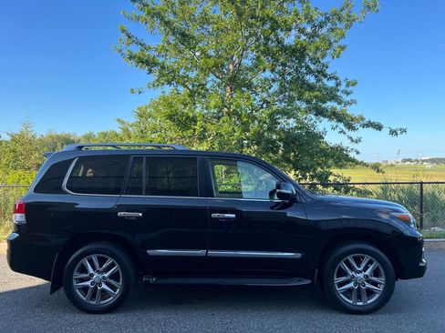 Used 2013 Lexus LX 570 4WD w/ Luxury Pkg image 9