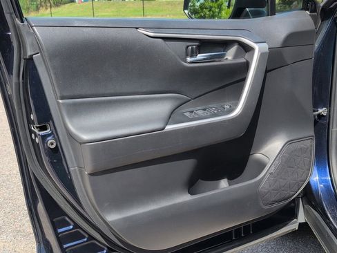 Used 2022 Toyota RAV4 XLE FWD image 9