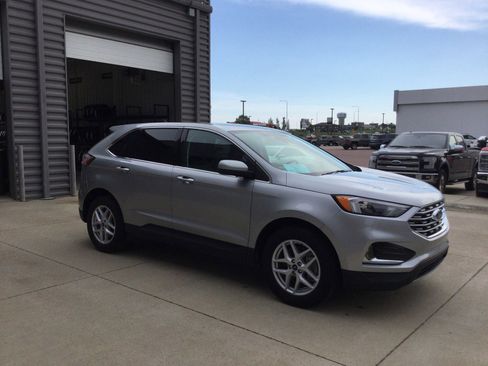 Used 2022 Ford Edge SEL image 4