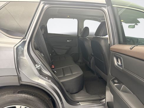 Used 2023 Nissan Rogue SV w/ SV Premium B Package AWD/4WD image 18