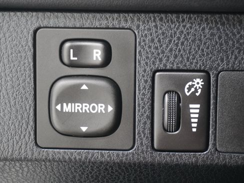 Used 2016 Toyota RAV4 LE FWD image 19