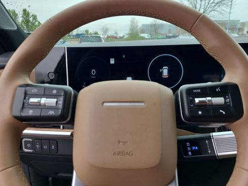 Used 2025 Hyundai Santa Fe Limited image 23