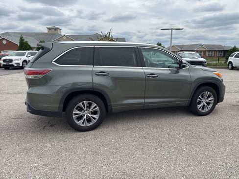 Used 2014 Toyota Highlander XLE FWD image 12