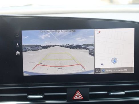 Used 2025 Hyundai Elantra SEL FWD image 17