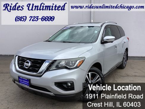 Used 2017 Nissan Pathfinder Platinum w/ Family Entertainment Package AWD/4WD image 5