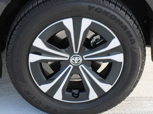 Used 2023 Toyota bZ4X XLE image 9