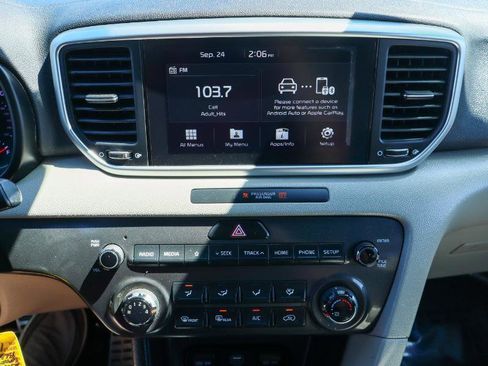 Used 2020 Kia Sportage S image 17