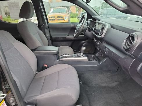 Used 2019 Toyota Tacoma TRD Sport AWD/4WD image 24