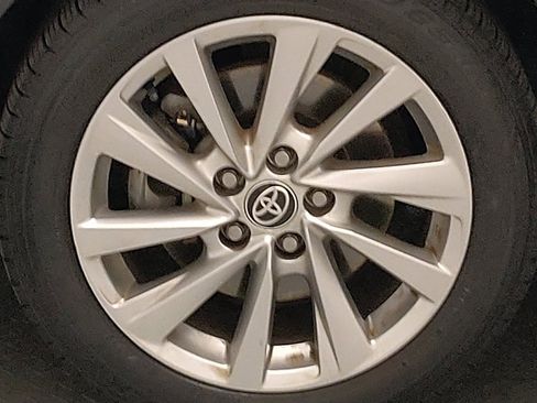Used 2021 Toyota Camry LE w/ Carpet Mat Package (TMS) FWD image 31