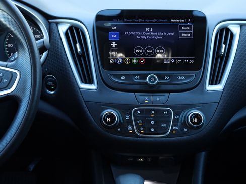 Used 2024 Chevrolet Malibu LT image 9